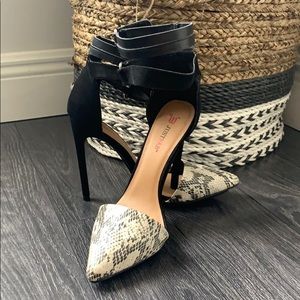 SALE 🎉JustFab Black/ Animal Print high heel